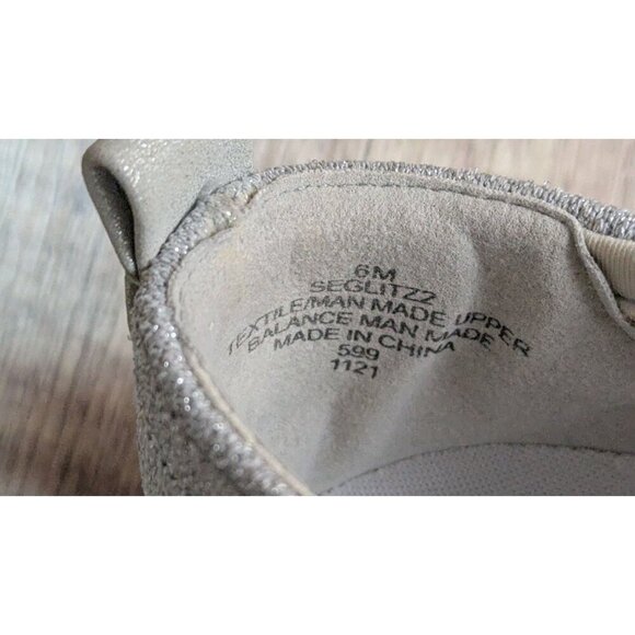 Easy Spirit Womens size 6M Glitz Skimmer Slip-On silver comfort sole walking - Picture 6 of 6